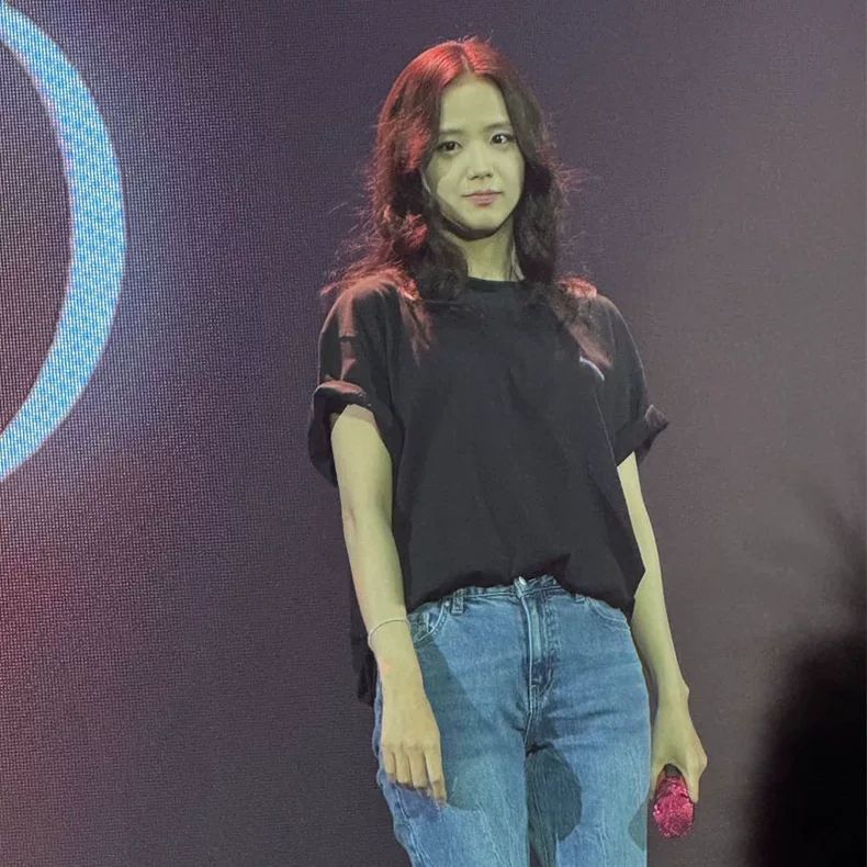 JISOO T-SHIRTS (BLACKPINK) AMORTAGE 100% COTTON